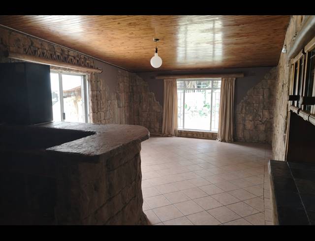 4 BEDROOM FREESTANDING FOR SALE IN BO-DORP
